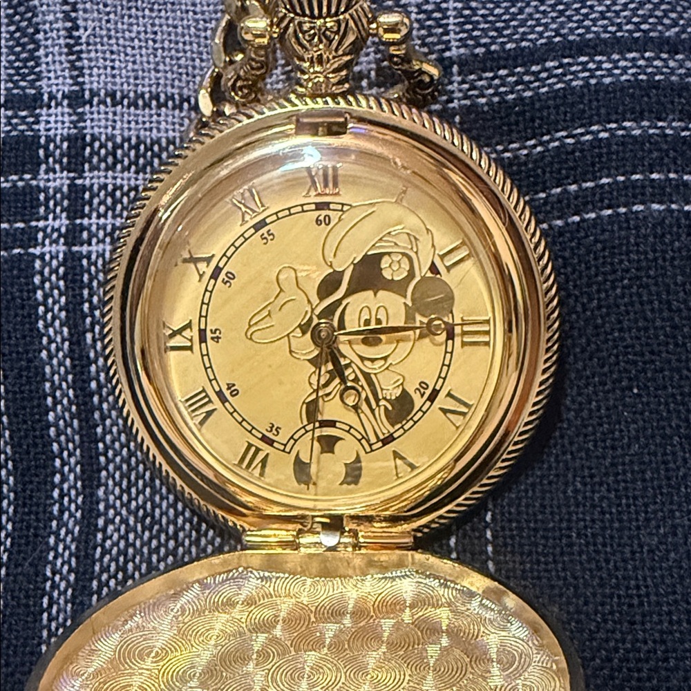 VTG Tokyo Disneysea Celebration 2002 Gold Pocket Watch with Chain - Picture 4 of 8